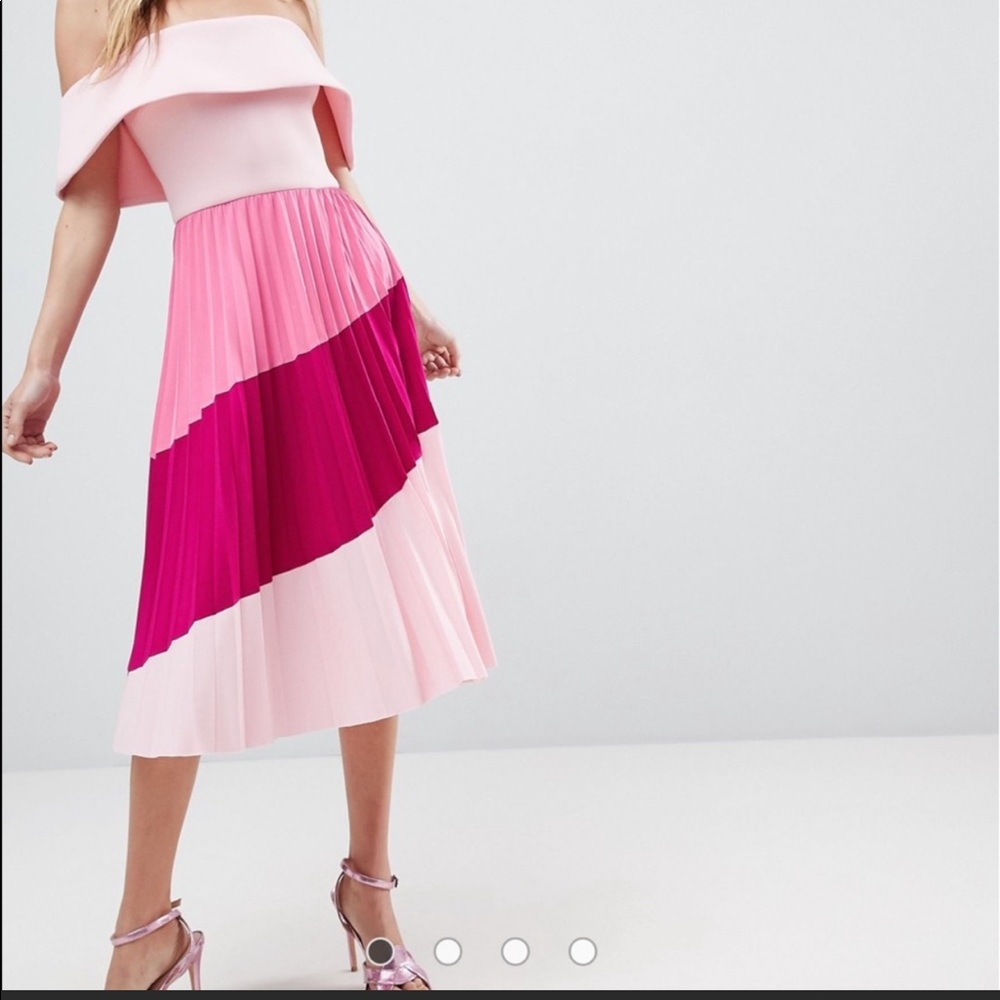 GORGEOUS pink pleated dress